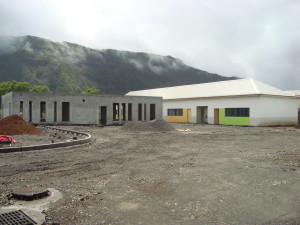 La salle de motricité qui sépare la cour des élèves maternelle et ceux de l'élémentaire. (en voie d’achèvement).