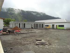 La bibliothèque centre documentaire qui jouxte la salle de motricité ( en cours d'achèvement).